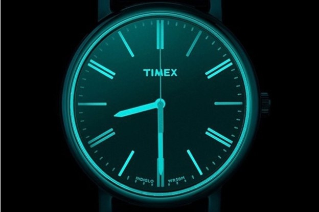 Часы Timex с подсветкой INDIGLO