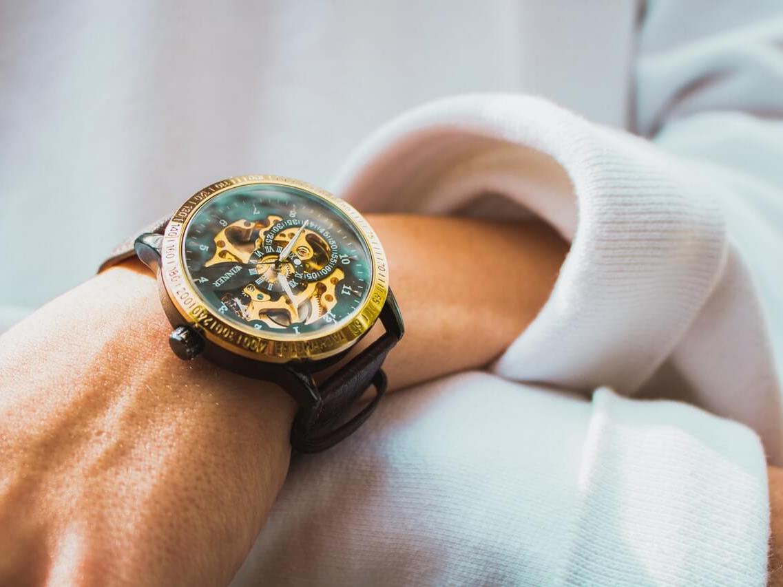 Тренды 2025: часы-скелетоны